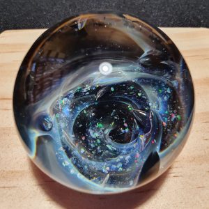 Marble : Poudre d'opale à la baguette noire incorporée dans le vortex